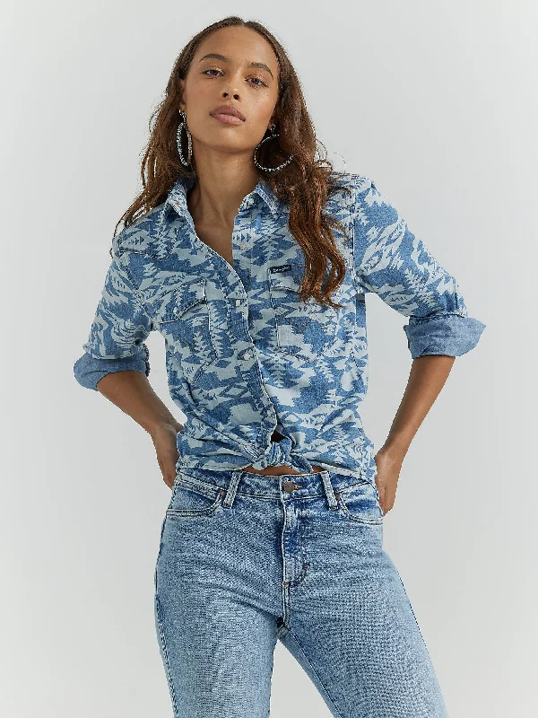 Women's Geometric Cowboy Snap Shirt - Light Wash